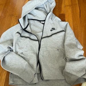 NIKE TECH SWEATSHIRT